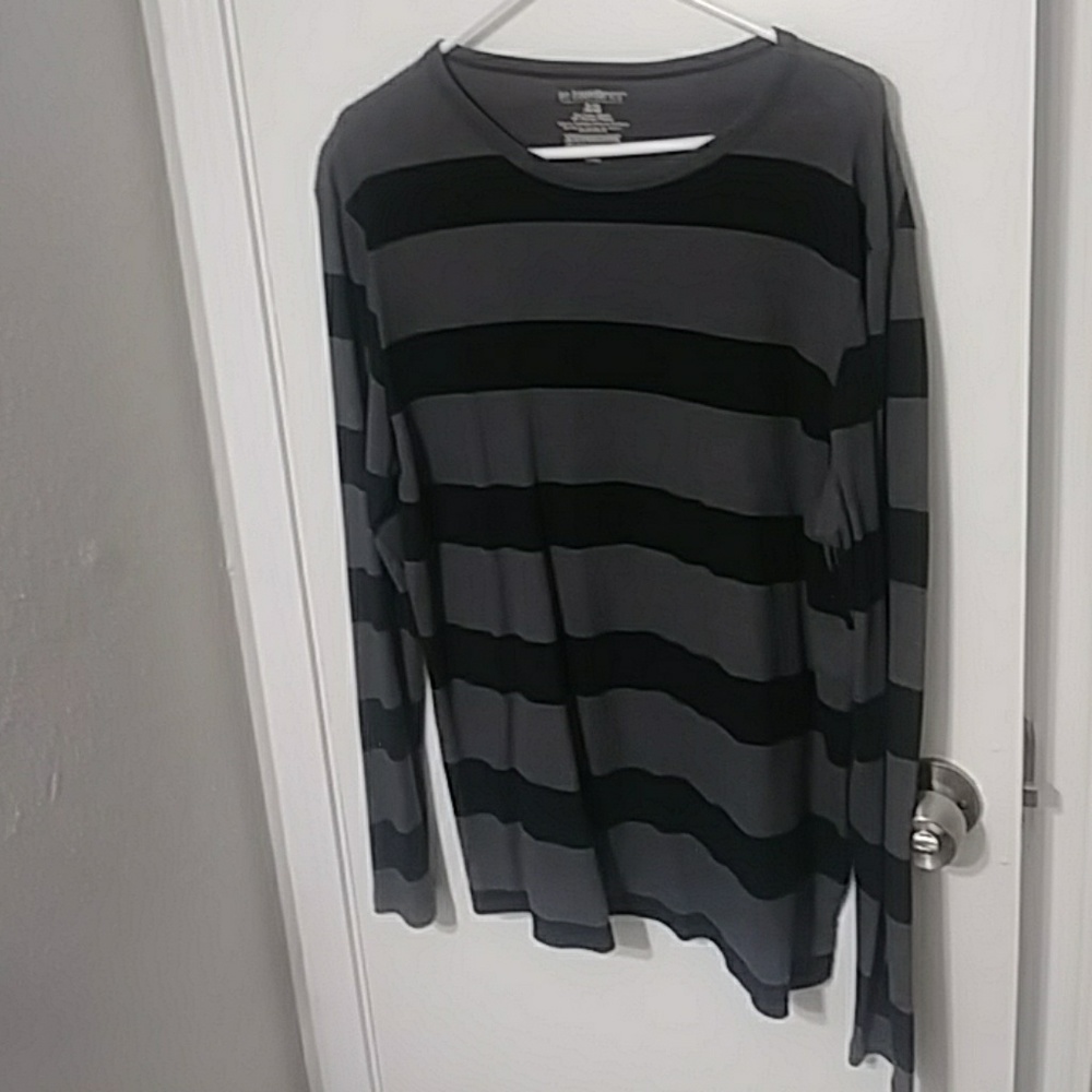 Men's long sleeve shirt size XL